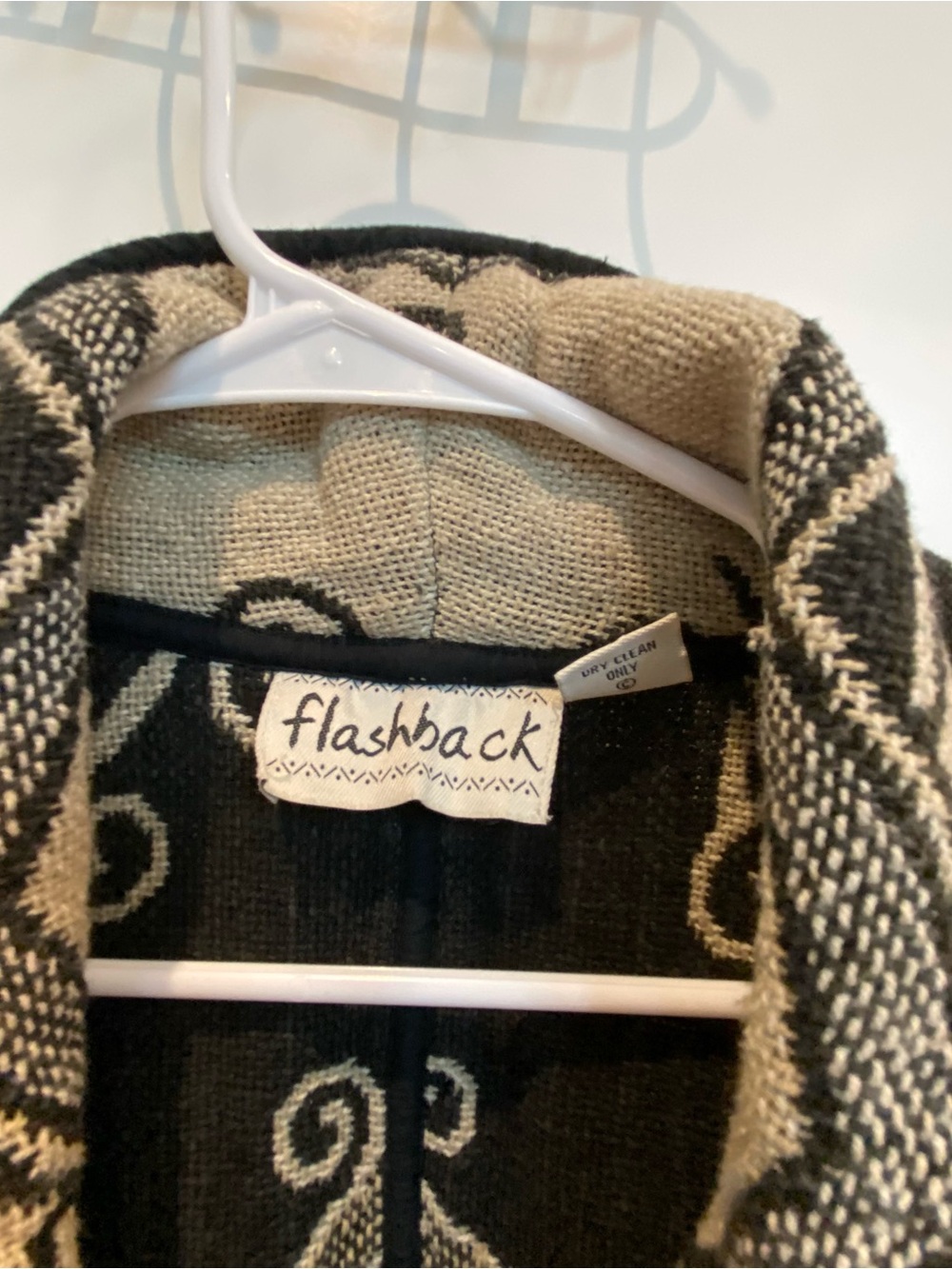 Flashback Vintage Style Beige/Black Tribal Tapestry Pattern Women's Cardigan - Picture 3 of 12